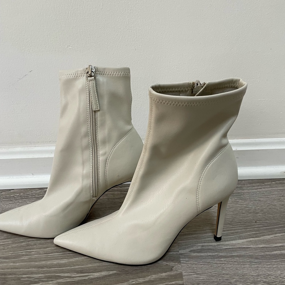 COPY - White Zara booties used twice. Size 39 European/8.5 US.